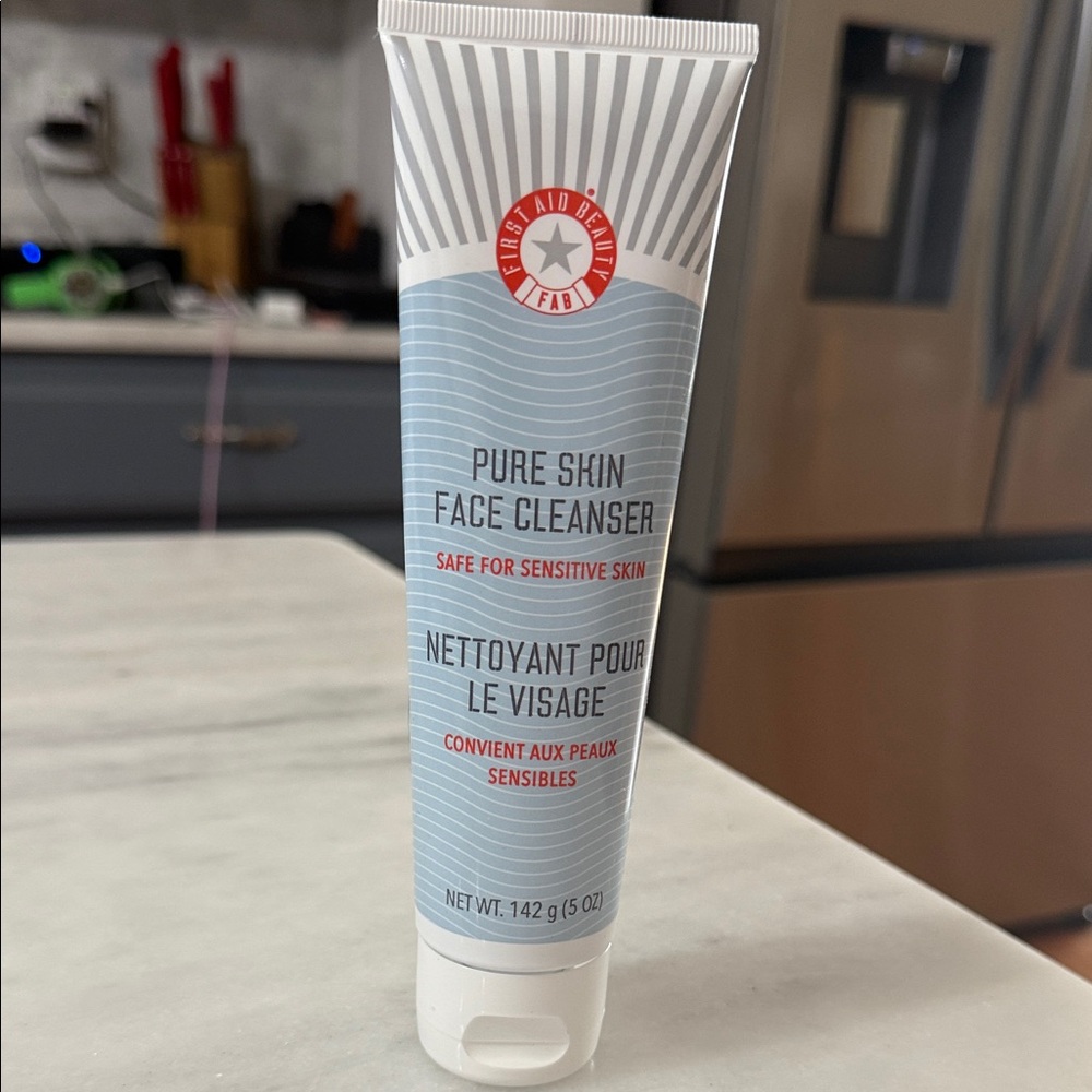 First Aid Beauty Pure Skin Face Cleanser - White and Gray